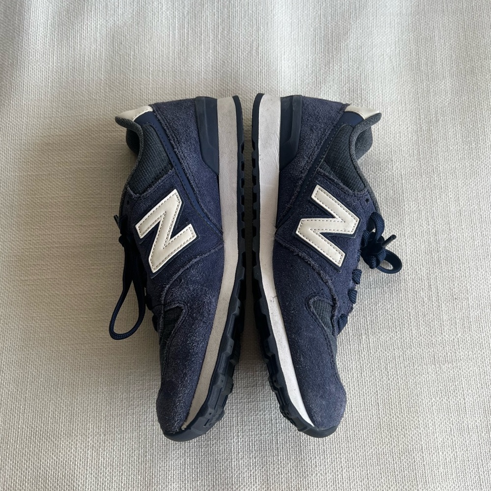 New Balance 696 Women’s Size 8 Blue Suede